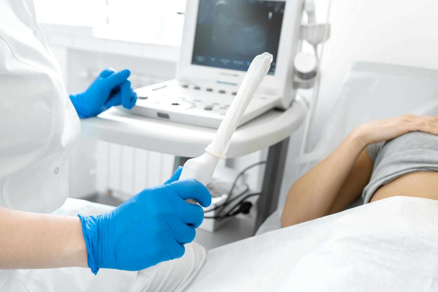 Échographie par voie endo-vaginale : principe, indication et déroulé