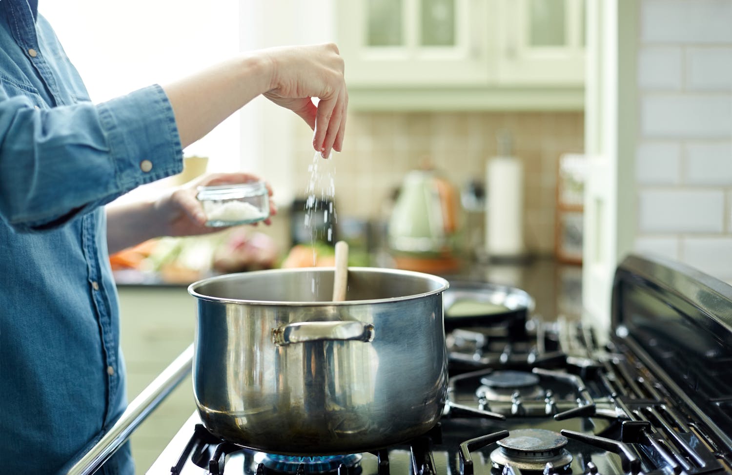 Manger trop de sel : quels sont les effets sur la santé ?
