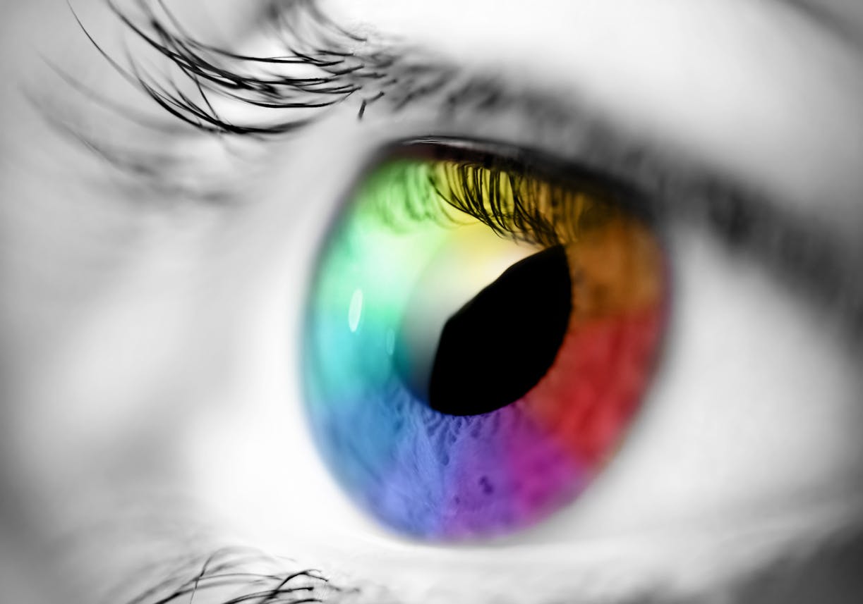 Taches, formes, lueurs : d'où viennent les hallucinations visuelles ?