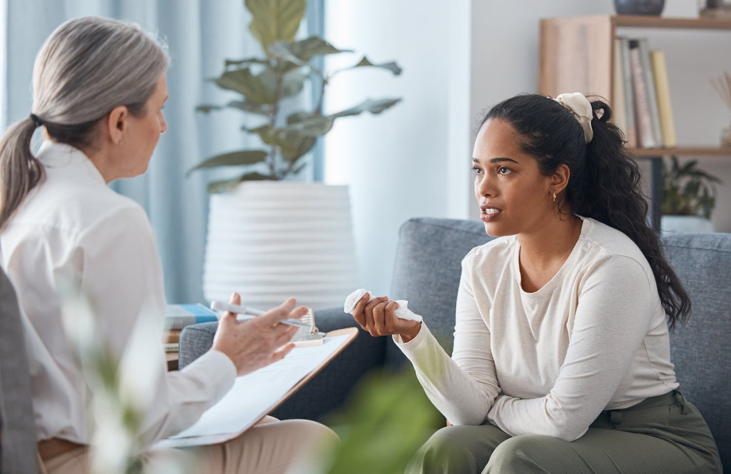 Fuite des idées : tout savoir sur ce symptôme psychotique