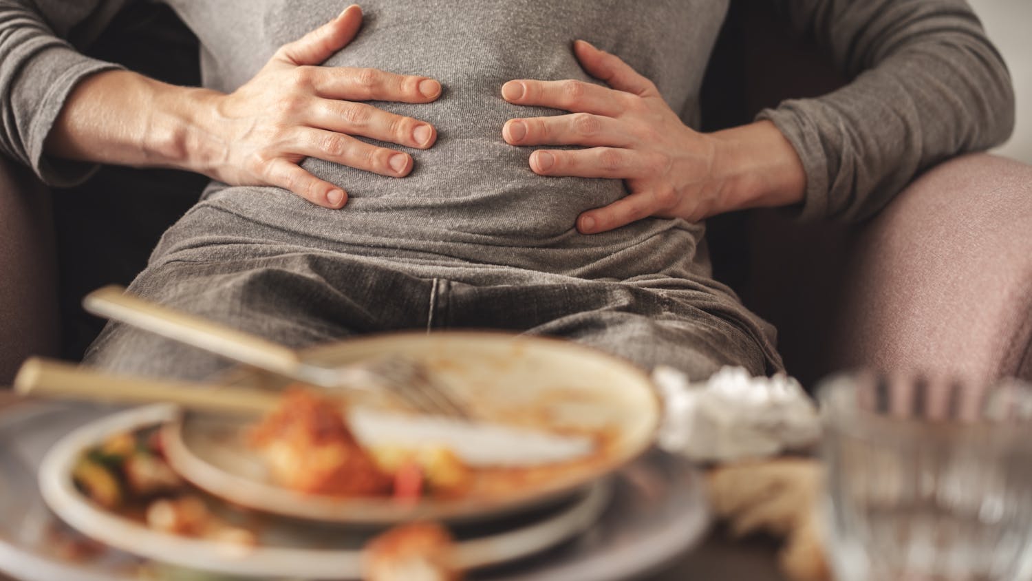 Que faire en cas de douleur au ventre après un repas gras ?